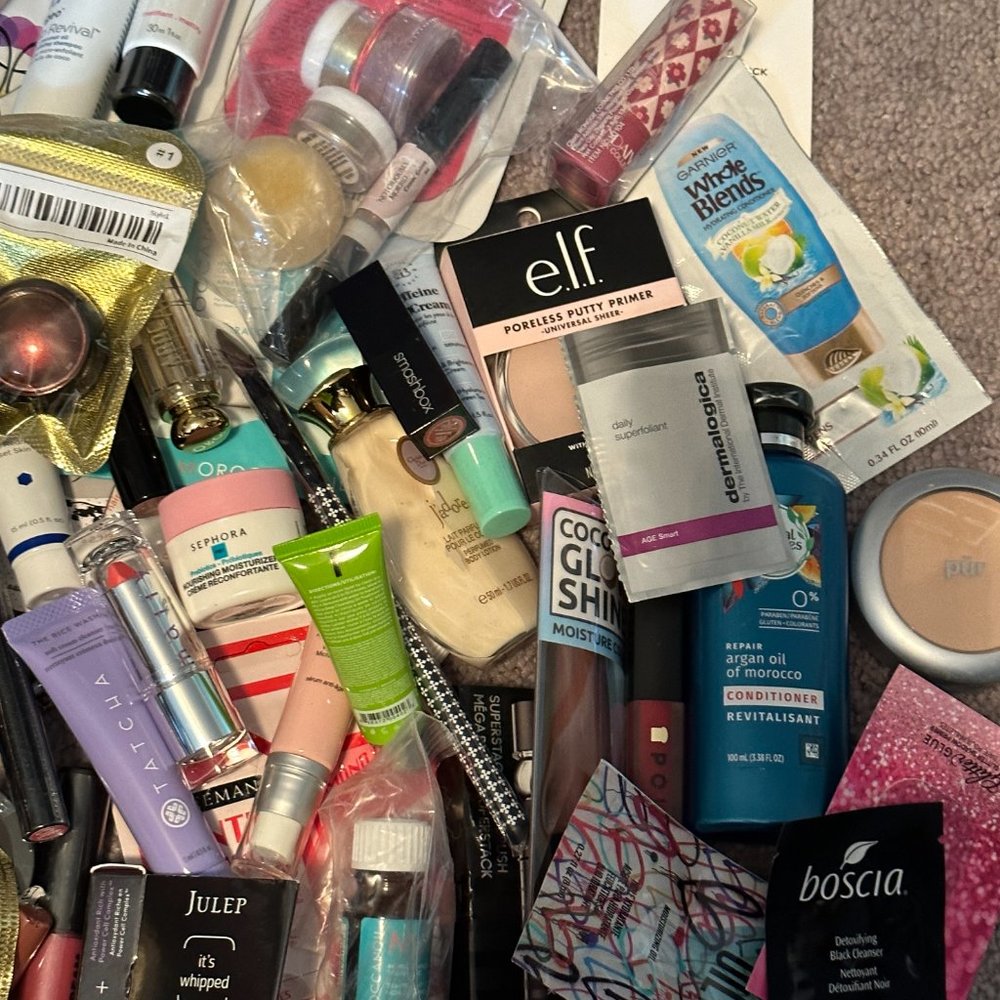 XL MYSTERY Beauty ITEMS + Makeup Bag GET 10 PIECES of GWP, Full & Sample Sizes - Picture 4 of 8